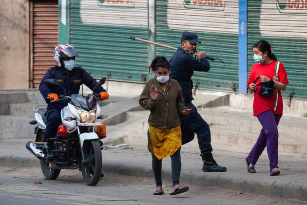 Coronavirus in Nepal, Maßnahmen zur Einhaltung der Abstandsregeln in Kathmandu