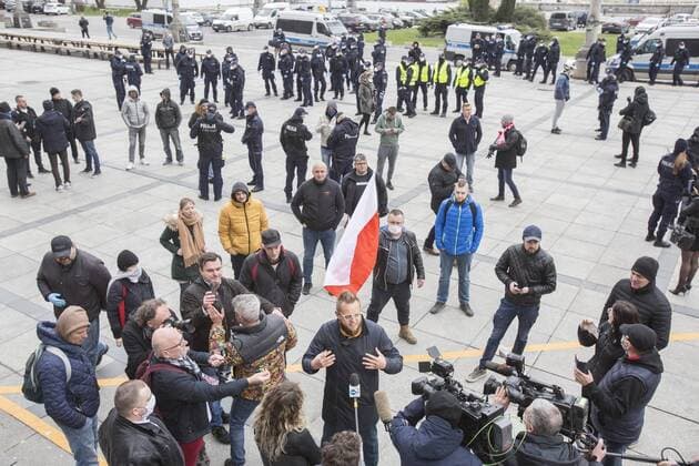 Coronavirus in Polen, Proteste gegen geltende Einschränkungen in Warschau