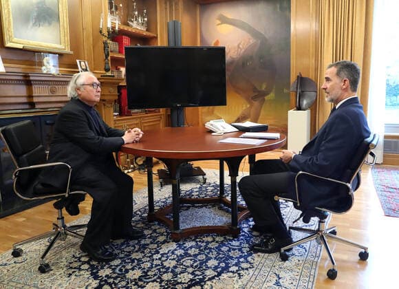 Coronavirus in Spanien, König Felipe während Treffen mit Manuel Castells in Madrid