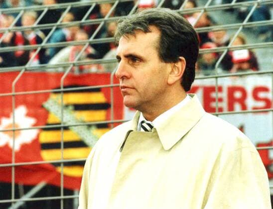 Jürgen Croy, Bürgermeister von Zwickau und Vorstandsmitglied beim FSV Fußball 2. BL Herren FSV Zwickau Einzelbild Zwickau Nachdenklichkeit,