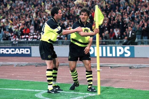 Karlheinz Riedle (re.) jubelt nach dem 1:0 an der Eckfahne, daneben Paul Lambert Fußball EC 1 Herren Champions League Finale, Borussia Dortmund - Juventus Turin 3:1 Gruppe Olympiastadion München Freude,