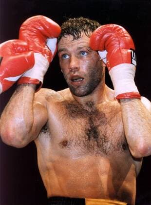 Henry Maske mit Blick durch seine Doppeldeckung Boxen WM Herren IBF, Halbschwergewicht (12 Runden): Henry Maske - Andrea Magi (Italien) PS Einzelbild Dortmund Abwehr, Dynamik, Kraft, Konzentration,