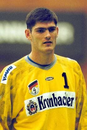 Handball-Nationalspieler Fritz Henning (Torwart) in Aktion - close Handball Herren Handball Nationalmannschaft Deutschland Einzelbild Berlin Skepsis,