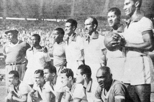 Die Mannschaft Brasiliens während der Endrunde 1950: Torwart Barbosa, Augusto, Juvenal, Bauer, Danilo, Bigode, Friaca, Zizinho, Ademir, Jair, Chico, vorn rechts Masseur Americo Fußball WM Herren Weltmeisterschaft 1950, Nationalmannschaft Brasilien Totale Maracana Rio de Janeiro