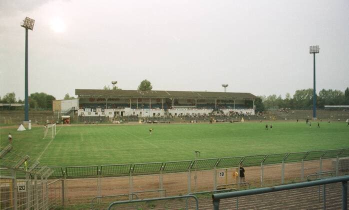 Das Bruno - Plache - Stadion in Leipzig Fußball 2. BL Herren 2. Bundesliga, Saison 1997 98, Spielstätte VfB Leipzig Totale Bruno-Plache-Stadion Leipzig