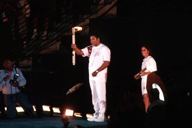 Mohammad Ali (USA) entzündet das olympische Feuer Boxen OS Sommer Herren Olympische Spiele 1996, Sommerspiele, Olympia, Olympiade Totale Olympiastadion Atlanta