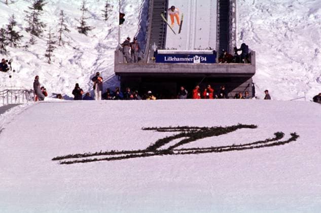 Der Siegsprung von Jens Weißflog, Schanze, Schanzentisch, Bakken, Skispringer Skispringen OS Winter Herren Skisprung, Nordischer Skisport, Ski Nordisch: Olympische Spiele, Olympia, Winterspiele Totale Lillehammer Dynamik, Höhe,