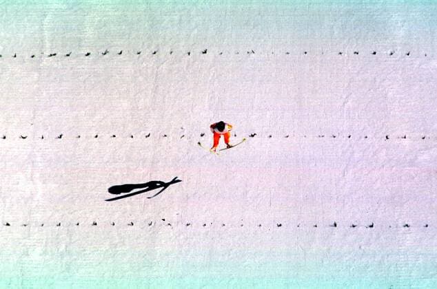 Jens Weißflog über dem Bakken, Schatten, Luftaufnahme Skispringen OS Winter Herren Skisprung, Nordischer Skisport, Ski Nordisch: Olympische Spiele, Olympia, Winterspiele Totale Lillehammer Dynamik,