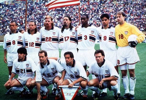 Nationalteam der USA, h.R.v.l.: Ernie Stewart, Agoos, Alexi Lalas, Pope, David Wagner, Torwart Kasey Keller; v.R.v.l.: Claudio Reyna, Thomas Dooley, John Harkes, Eric Wynalda Fußball Länderspiel Herren Nationalmannschaft: Mannschaftsbild, Mannschaftsfoto Totale