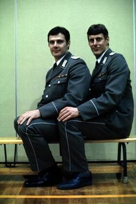 Wolfgang Hoppe (li.) und Dieter Schauerhammer in Uniform Bobsport WM Herren Weltmeisterschaft 1991, Zweier, 2-er, Zweierbob Gruppe Altenberg