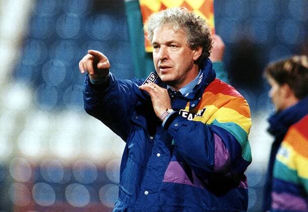 Coach Klaus Toppmöller mit Anweisungen, Gestik Fußball 1. BL Herren Saison 1997 98: VfL Bochum Einzelbild Ruhrstadion Bochum