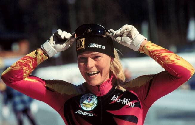 Gunda Niemann-Stirnemann lachend Eisschnellauf Damen Worldcup, Weltcup, Frauen Einzelbild Inzell Freude,