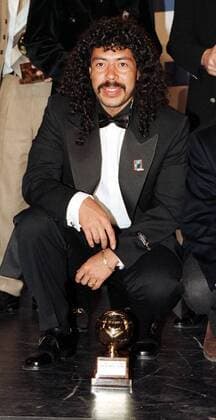 Kolumbiens Nationaltorhüter Rene Higuita erhielt eine Ehrung als Torhüter mit den meisten erzielten Toren Fußball Herren World Football Gala 1998, Auszeichnungsveranstaltung Einzelbild Rotenburg a.d. Fulda Freude,