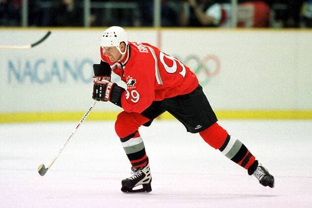 Wayne Gretzky Eishockey OS Winter Olympische Spiele, Winterspiele, Olympia, Olympiade, Finalrunde: Kanada Einzelbild Big Hat Nagano City Dynamik,