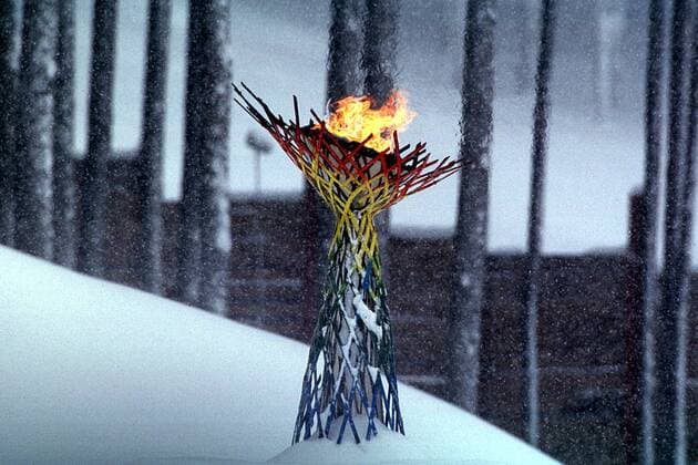Olympiaflamme in dichtem Schneetreiben Biathlon OS Winter Herren Ski Nordisch, Nordischer Skisport, Olympia 1998, Olympiade, Olympische Spiele, Winterspiele Biathlon Stadium Nagano, Nozawa Onsen Ruhe, Nachdenklichkeit,