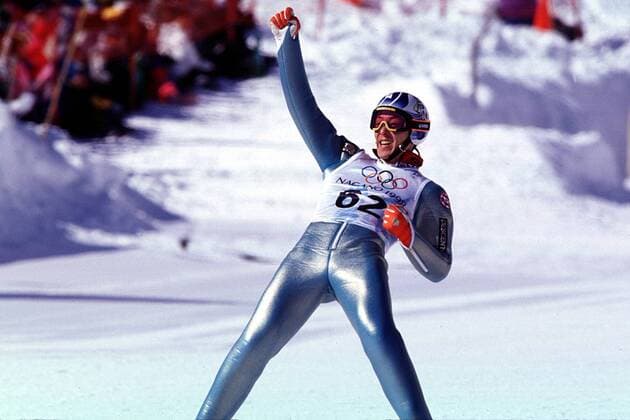 Kazuyoshi Funaki aus Japan jubelnd im Auslauf Skispringen OS Winter Herren Winterspiele 1998, Olympische Spiele, Olympia, Olympiade: Skisprung, Ski Nordisch: Normalschanze Einzelbild Hakuba, Skisprung-Stadion Nagano Freude,