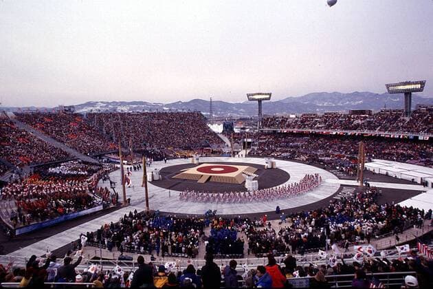 Das Stadion während der Show OS Winter Winterspiele 1998, Olympische Spiele, Olympia, Olympiade: Eröffnung, Zeremonie Totale Olympiastadion Nagano City