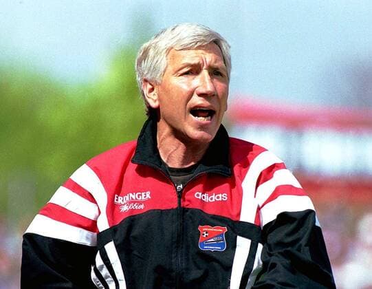 Coach Willi Entenmann Fußball 2. BL Herren Saison 1997 1998: SpVgg Unterhaching Einzelbild Stadion am Sportpark Unterhaching Verzweiflung, Ungeduld