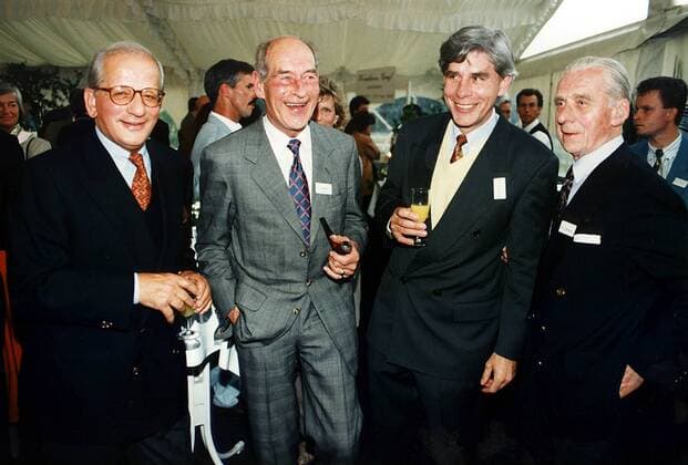 Paul Schockemöhle (2.v.r.) mit geladenen Gästen auf der Feier zur Eröffnung von Gut Lewitz: Fritz Thiedemann (re.), Hans-Günter Winkler (li.) und Dieter Graf von Landsberg-Velen, Präsident der Reiterlichen Vereinigung Pferdesport Reitsport, Reiten, Springreiten Gruppe Lewitz Harmonie, Freude,