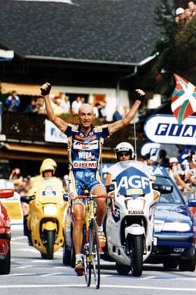 Etappensieger Marco Pantani (Italien) jubelnd im Ziel Radsport Herren Straßenradsport, Profi, Profis, Straße, Radrennen, Rad, Straßenrennen 1997 Einzelbild Freude,