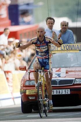 Etappensieger Marco Pantani (Italien) jubelnd im Ziel Radsport Herren Straßenradsport, Profi, Profis, Straße, Radrennen, Rad, Straßenrennen 1997 Einzelbild Freude,