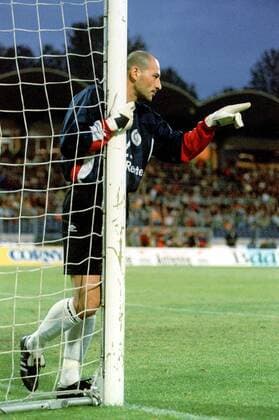 TeBe-Torhüter Goran Curko beim Dirigieren der Mauer Fußball Herren Regionalliga Saison 1997 1998, Relegation, Aufstieg, Aufstiegsspiel, Hannover 96 - Tennis Borussia Einzelbild Niedersachsenstadion Hannover