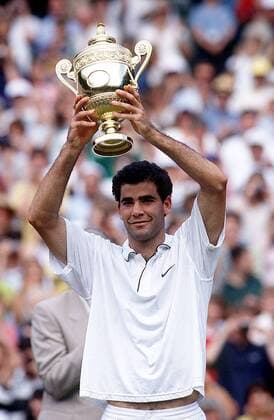 Pete Sampras (USA) mit Pokal Tennis Herren 1997, ATP-Tour, All England Championships, ATP-Tour, Rasen Einzelbild Wimbledon London Freude,