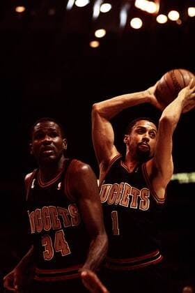 Guard Mahmoud Abdul-Rauf mit Ball, li. Teamkollege Reggie Williams Basketball Herren NBA, Regular Season Game, Saison 1994 1995: Denver Nuggets Gruppe Coliseum Arena Oakland Dynamik,