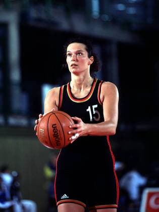 Heike Roth beim Freiwurf Basketball WM Damen Frauen, Weltmeisterschaft 1998, Vorrunde: BR Deutschland Einzelbild Wuppertal Konzentration,