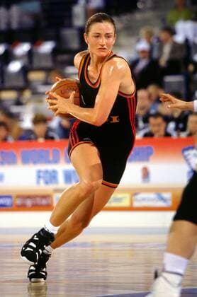 Birgit Eggert mit Ball Basketball WM Damen Weltmeisterschaft 1998, Frauen, Länderspiel, Nationalmannschaft: Deutschland Einzelbild Max-Schmeling-Halle Berlin Dynamik,