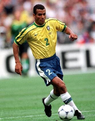 Verteidiger Cafu mit Ball Fußball WM Herren Weltmeisterschaft 1998, Vorrunde, Gruppe A, Länderspiel, Nationalmannschaft: Brasilien Einzelbild Stade De France Paris St. Denis Dynamik,