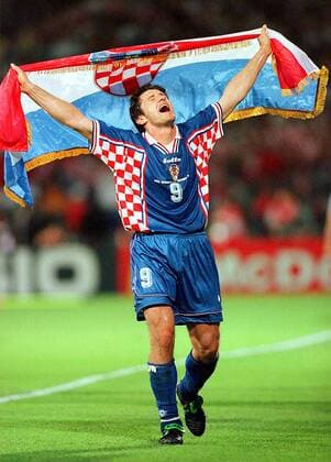 Der Kroate Davor Suker jubelt mit seiner Landesfahne Fußball WM Herren Weltmeisterschaft 1998, Nationalmannschaft, Nationalteam, Nationaltrikot, Viertelfinale, Länderspiel Einzelbild Stade Gerland Lyon Glück, Begeisterung, Freude,