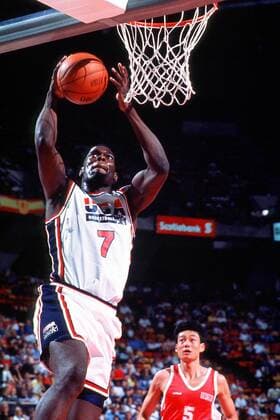 Shawn Kemp mit dem Ball auf dem Weg zum Korb Basketball WM Herren Weltmeisterschaft 1994, Länderspiel, Nationalmannschaft, Nationaltrikot: USA, Amerika Einzelbild Dynamik,