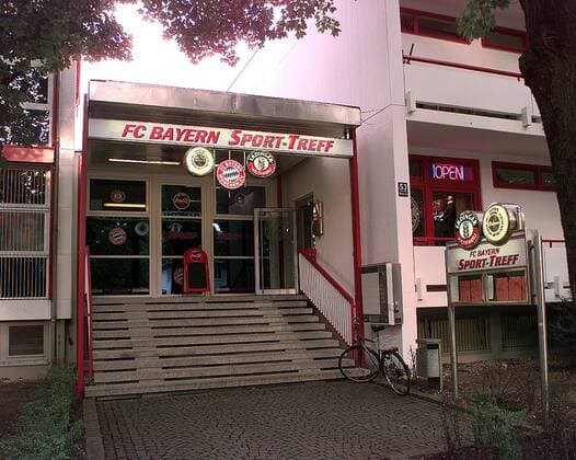 Der Eingang zum FC Bayern Sport-Treff Fußball 1. BL Herren Saison 1998 1999: FC Bayern München München