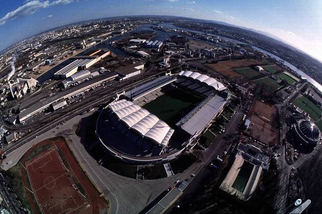Das Fußballstadion in Lyon Fußball WM Herren Weltmeisterschaft 1998, Stadion, Fußballstadion, außen, Außenansicht, Luftbild, Luftaufnahme Totale Stade de Gerland Lyon