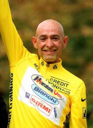 Gesamtsieger Marco Pantani (Team Mercatone-Uno) freut sich über seinen Triumph Radsport Herren Tour de France 1998, Finale, Radrennsport, Straßenradsport, Straßenradrennsport, Radrennen, Rad Porträt Paris Freude, Begeisterung,