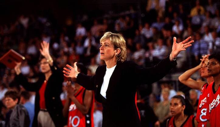 Nationaltrainerin Nell Fortner ungeduldig Basketball WM Damen Weltmeisterschaft 1998, Frauen, Nationalmannschaft, Nationalteam Einzelbild Berlin Spannung, Ungeduld,