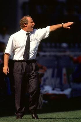 Bundestrainer Berti Vogts gestikulierend am Spielfeldrand Fußball WM Herren Weltmeisterschaft 1998, Länderspiel, Nationalmannschaft, Nationalteam, Achtelfinale Einzelbild Stade La Mosson Montpellier Ungeduld, Wut,