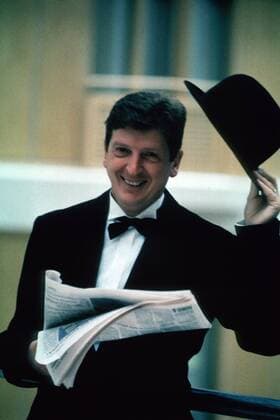 Roy Hodgson in Schale während seiner Zeit als Schweizer Nationalcoach Fußball Länderspiel Herren Nationalteam, Nationalmannschaft, Nationaltrikot 1994, Schweiz Porträt Glück, Freude,