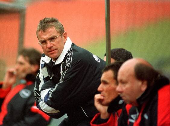 Fußball, Trainerhistorie, SSV Ulm 1846 Trainer Ralf Rangnick (Ulm) nachdenklich Fußball 2. BL Herren Saison 1998 1999: SSV Ulm 1846 Gruppe Rheinstadion Düsseldorf Nachdenklichkeit, Skepsis,