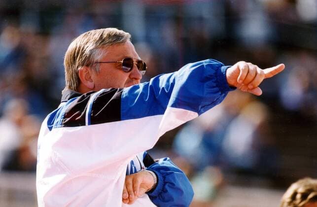 Trainer Hans-Dieter Schmidt (Magdeburg) im Porträt Fußball Herren Regionalliga Nordost 1998 1999, 1.FC Magdeburg Einzelbild Magdeburg