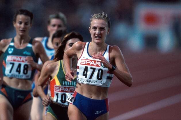 Paula Radcliffe (Großbritannien) an der Spitze des Feldes Leichtathletik EM Damen Leichtathletik Europameisterschaft 1998, Nepstadion, Nép, Nationalmannschaft Gruppe Nep-Stadion Budapest Dynamik, Anstrengung,