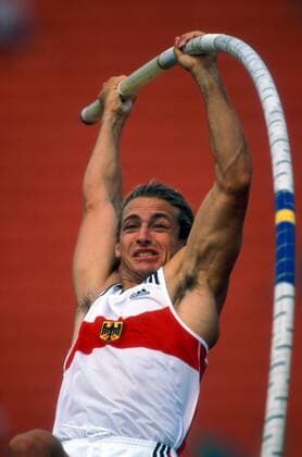 Stabhochspringer Tim Lobinger (Deutschland) beim Absprung Leichtathletik EM Herren EM 1998, Europameisterschaft: Stab, Stabhochsprung, Stabhochspringen, Stabhoch Einzelbild Nep-Stadion Budapest Dynamik, Anstrengung,