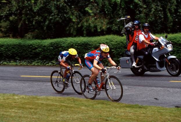 Clara Hughes (Kanada) vor Imelda Chiappa (Italien, li.) auf der Strecke Radsport OS Sommer Damen Olympische Spiele 1996, Sommerspiele, Olympia, Olympiade, Straßenradsport, Rad, Radrennsport, Straße Gruppe Atlanta Dynamik, Kampf,