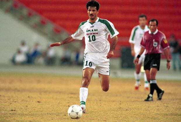 Ali Daei (Iran) am Ball Fußball Länderspiel Herren Asienspiele 1998, Asien-Spiele, Kontinentalmeisterschaft, Kontinentalmeisterschaften, Nationalteam Einzelbild Bangkok Dynamik,