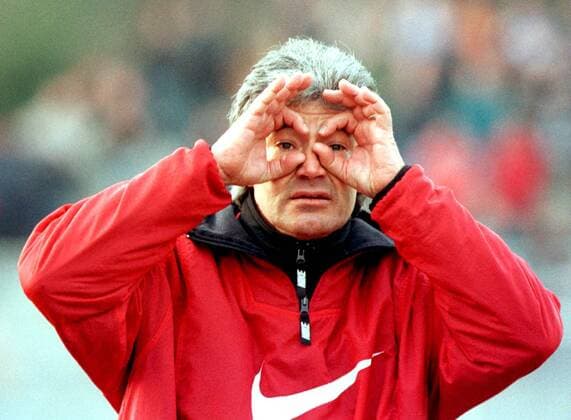 Trainer Fritz Fuchs (Berlin) meint, seine Leute sollen besser hinschauen Fußball Herren Saison 1998 1999: Regionalliga Nordost, 1. FC Union Berlin Einzelbild Alte Försterei Wuhlheide Berlin Skepsis, Ungeduld, Wut