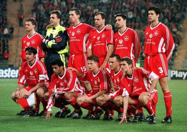Die FCK-Elf: h.R.v.l. Jürgen Rische, Torhüter Andreas Reinke, Janos Hrutka, Uwe Rösler, Marco Reich, Michael Ballack, v.R. Kapitän Ciriaco Sforza, Hany Ramzy, Thomas Riedl, Martin Wagner und Andreas Buck Fußball EC 1 Herren Saison 1998 1999: Lautern, Champions League, Viertelfinale, Hinspiel, 1. FC Kaiserslautern Gruppe Olympiastadion München