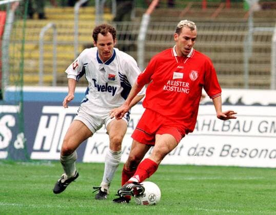 Marcel Rath (Cottbus, re.) gegen Ralf Bucher (Unterhaching) Fußball 2. BL Herren Saison 1998 1999, FC Energie Cottbus - SpVgg Unterhaching 4:2 Gruppe Stadion der Freundschaft Cottbus Dynamik,