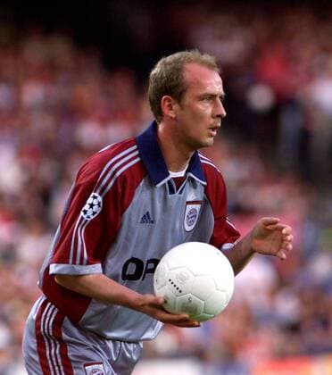 Mario Basler (Bayern) - Einwurf Fußball EC 1 Herren Champions League 1998 1999, Finale, Endspiel, FC Bayern München 2:1 Einzelbild Stadion Nou Camp Barcelona Konzentration, Spannung,