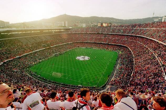 IMAGO Iconic Moments, Fußball Fußball, Stadiongeschichte FC Barcelona Blick ins Estadio Nou Camp aus der Fankurve der Bayern Fußball EC 1 Herren Champions League 1998 1999, Finale, Endspiel, Manchester United - FC Bayern München 2:1 Totale Stadion Nou Camp Barcelona